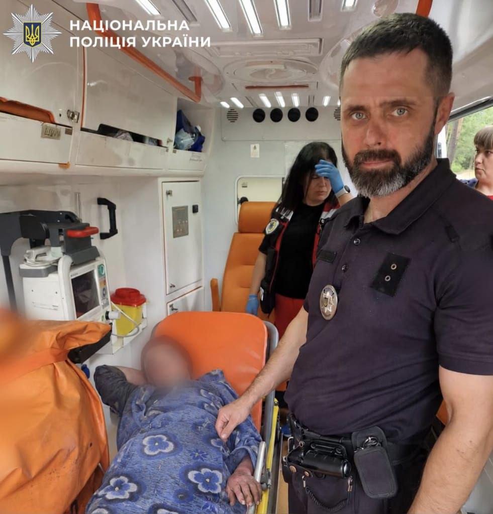 Лежала на землі: поліцейські дві доби шукали жінку, яка заблукала у Бучанському районі