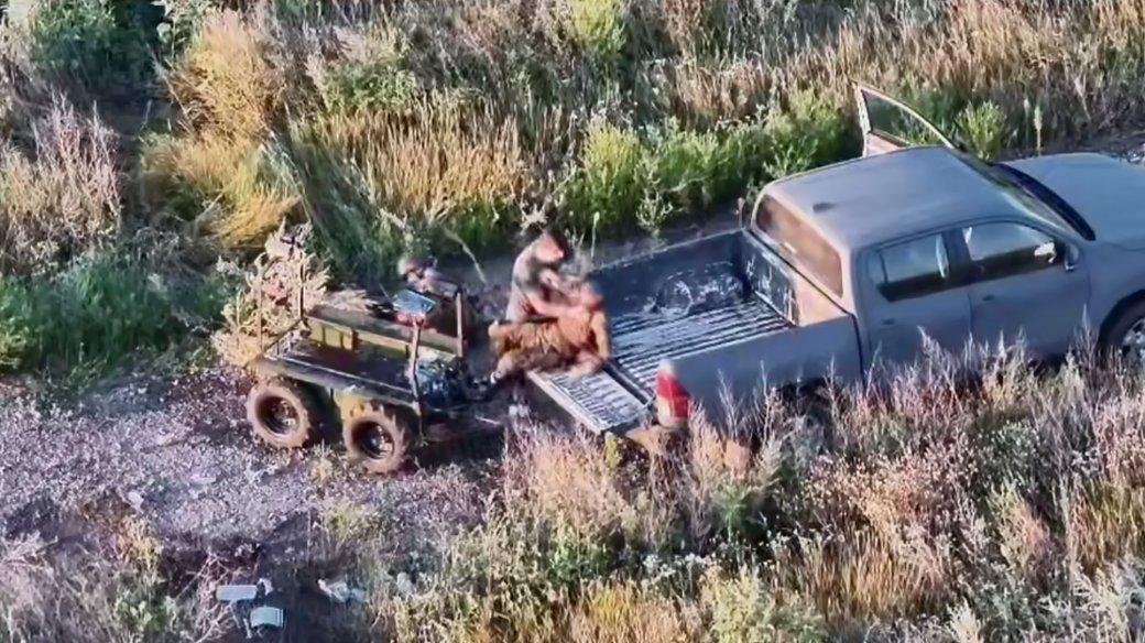 Командир роти під вогнем врятував двох поранених штурмовиків — відео