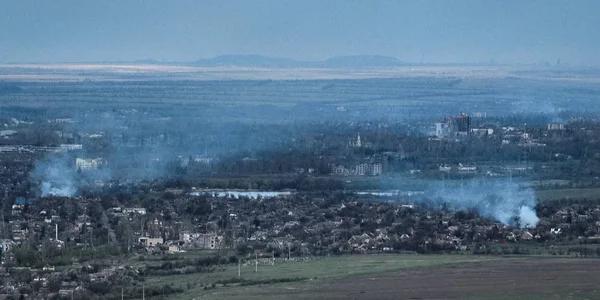 Російські штурмовики беруть із собою прапори РФ для пропагандистських відео