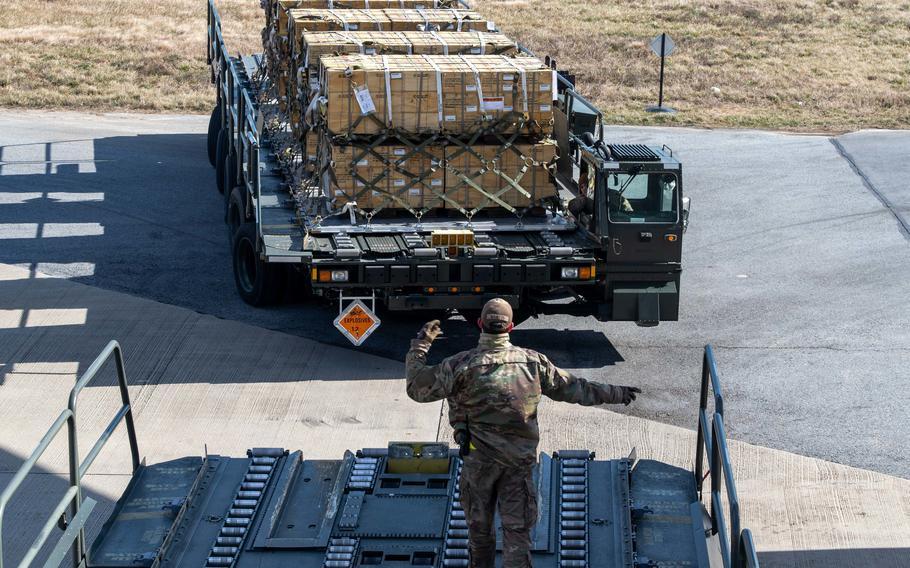 Британія продовжить надавати Україні зброю попри погрози РФ