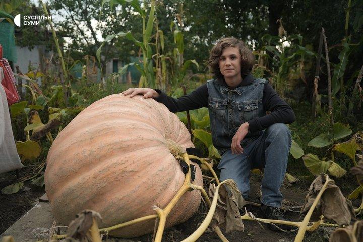 13-річний школяр із Сум виростив гарбуз вагою понад 200 кг