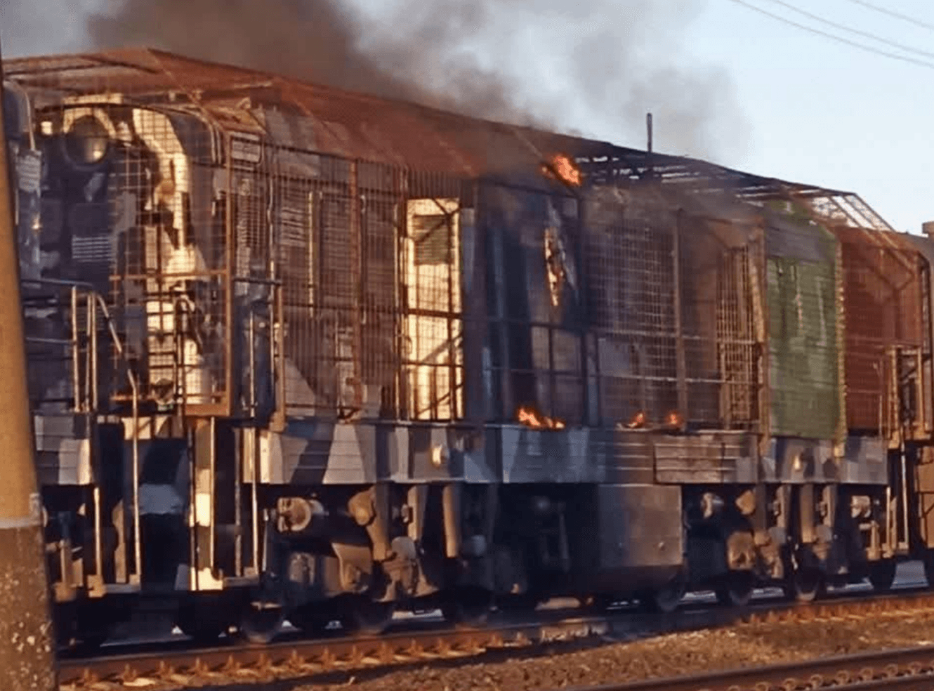 Евакуація врятувала життя: ворог поцілив у поїзд Київ — Суми