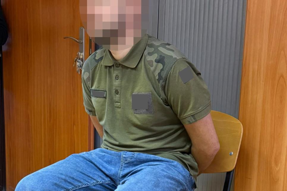 У Варшаві чоловік із ножем напав на двох українців в автобусі