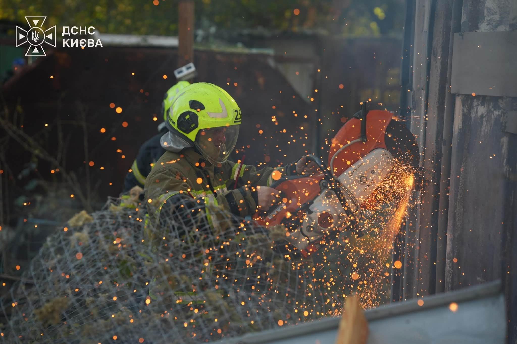Внаслідок влучання на Оболоні постраждали семеро людей, троє з них у тяжкому стані