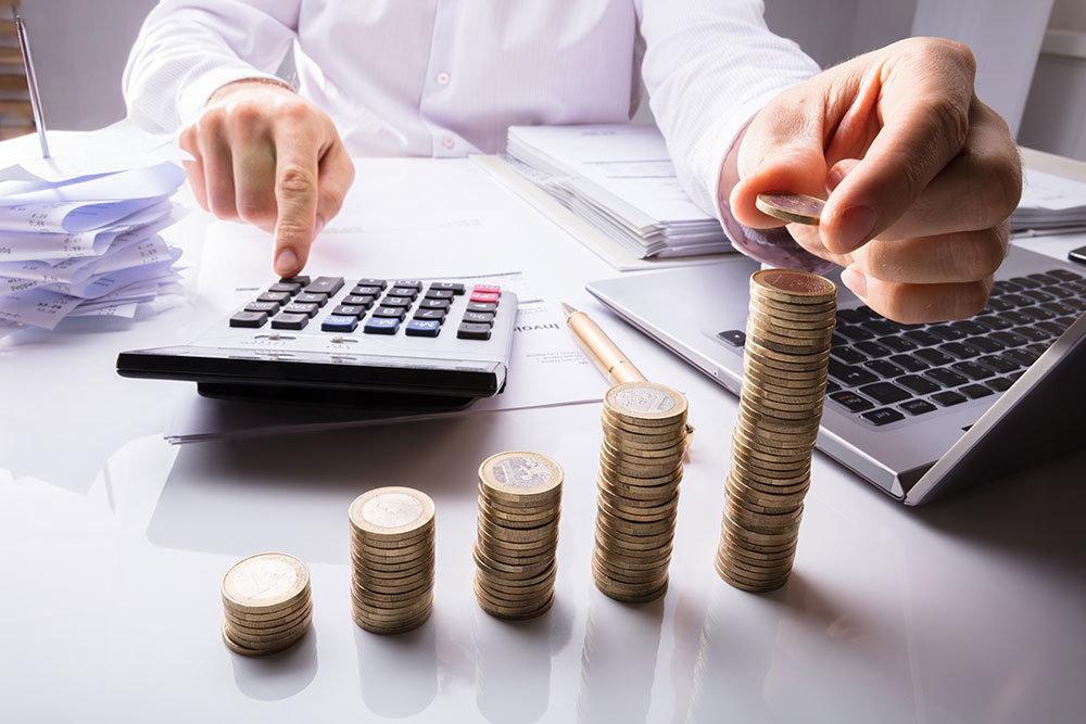 На тлі обстрілів РФ НБУ підвищив облікову ставку до 16%: що буде з депозитами, кредитами та курсом долара