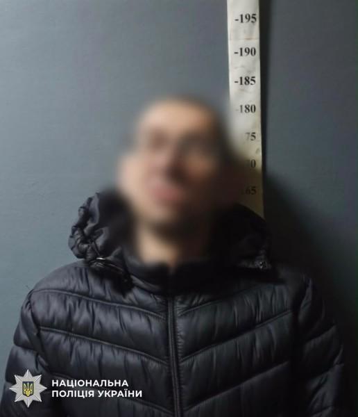 Суд виніс вирок чоловіку, який погрожував підірвати гранату у столичній багатоповерхівці