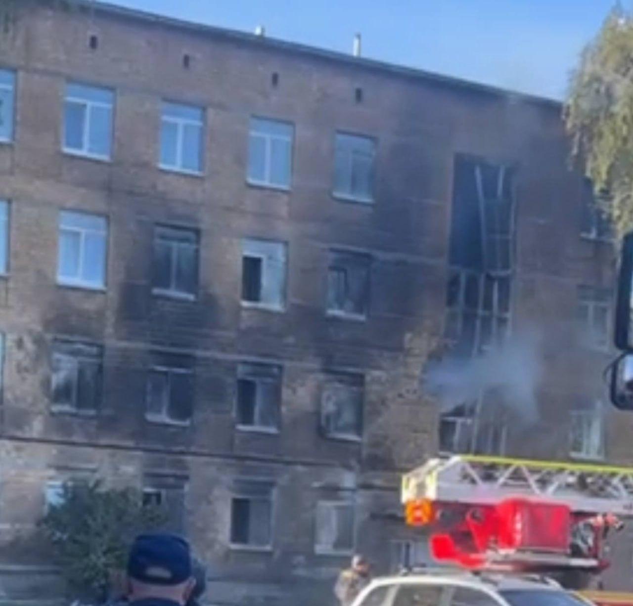 Безпілотник влучив у школу на Солом’янці