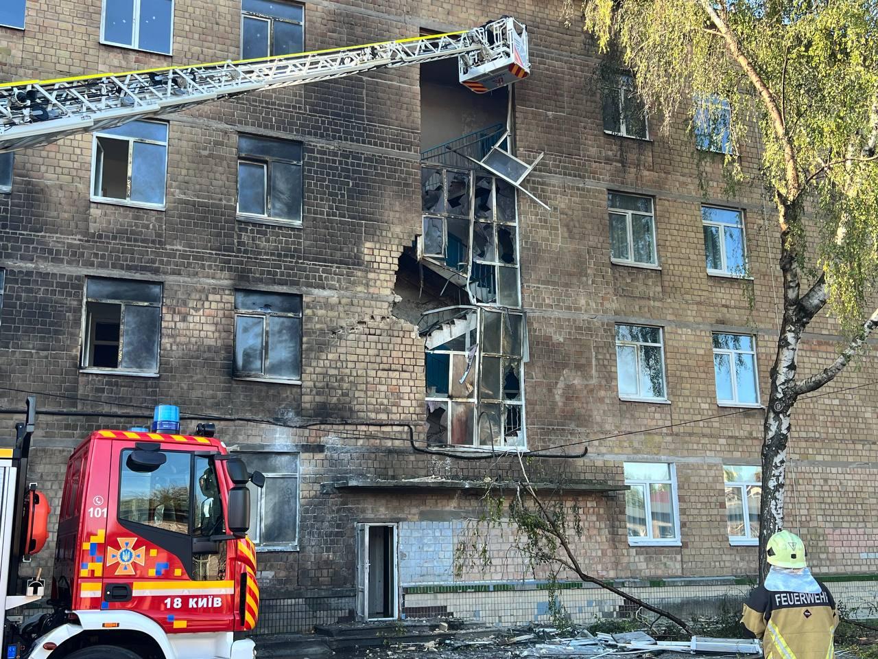 Безпілотник влучив у школу на Солом’янці