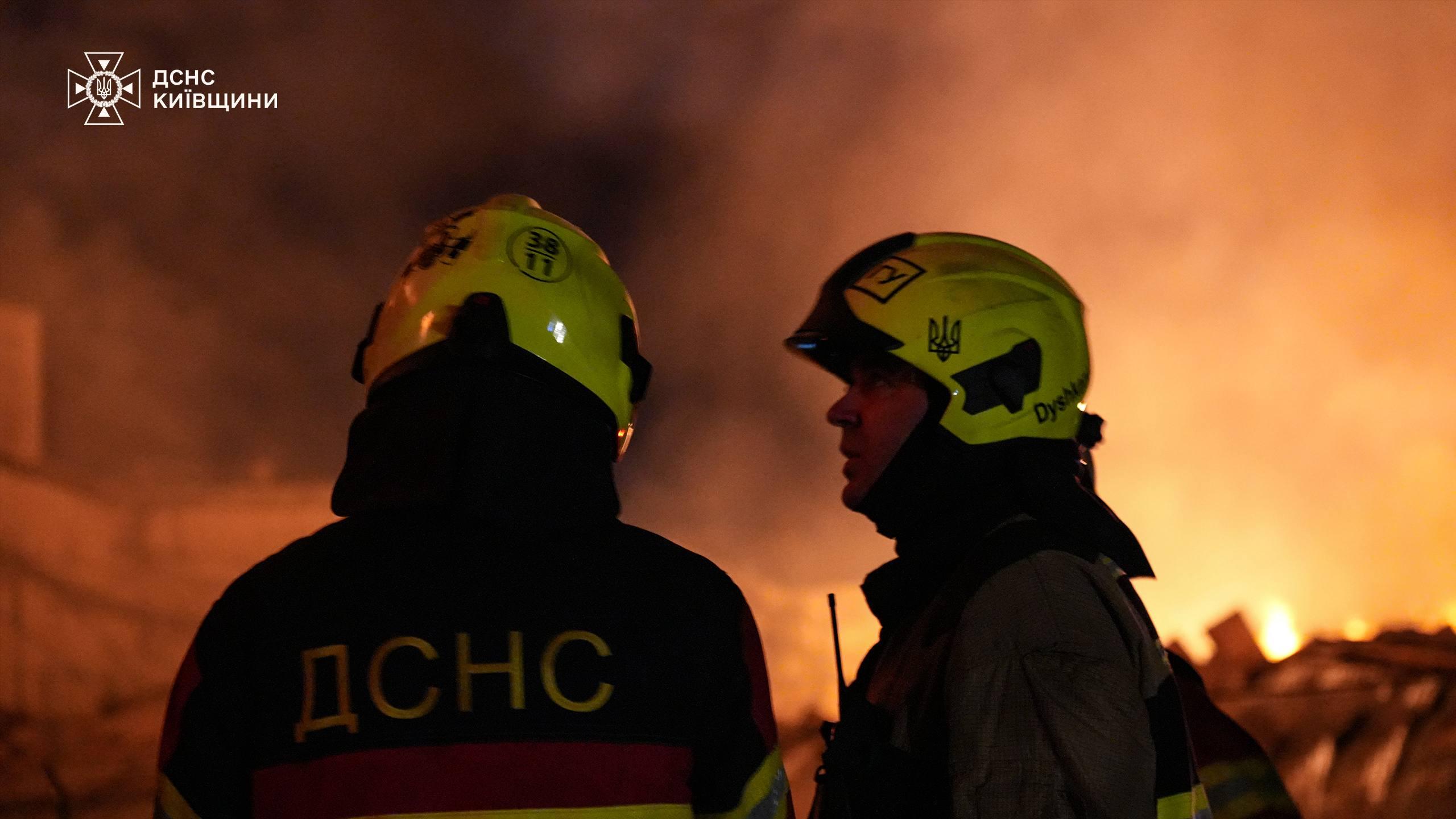 Ворог поцілив у склади в Обухівському районі