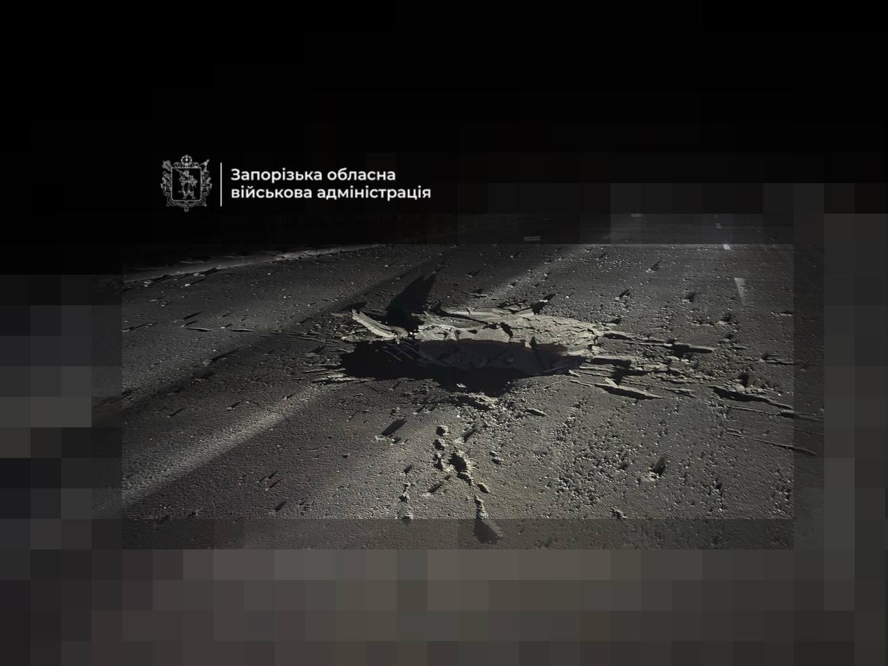 Росіяни атакували міст через Дніпро та багатоповерхівку у Запоріжжі: є постраждалі