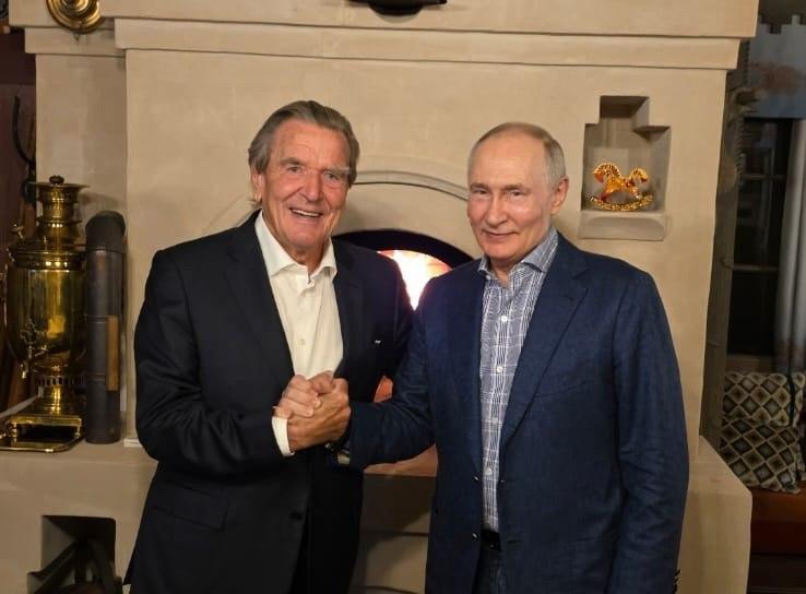 Ексканцлер Шредер святкував День народження Путіна у Москві