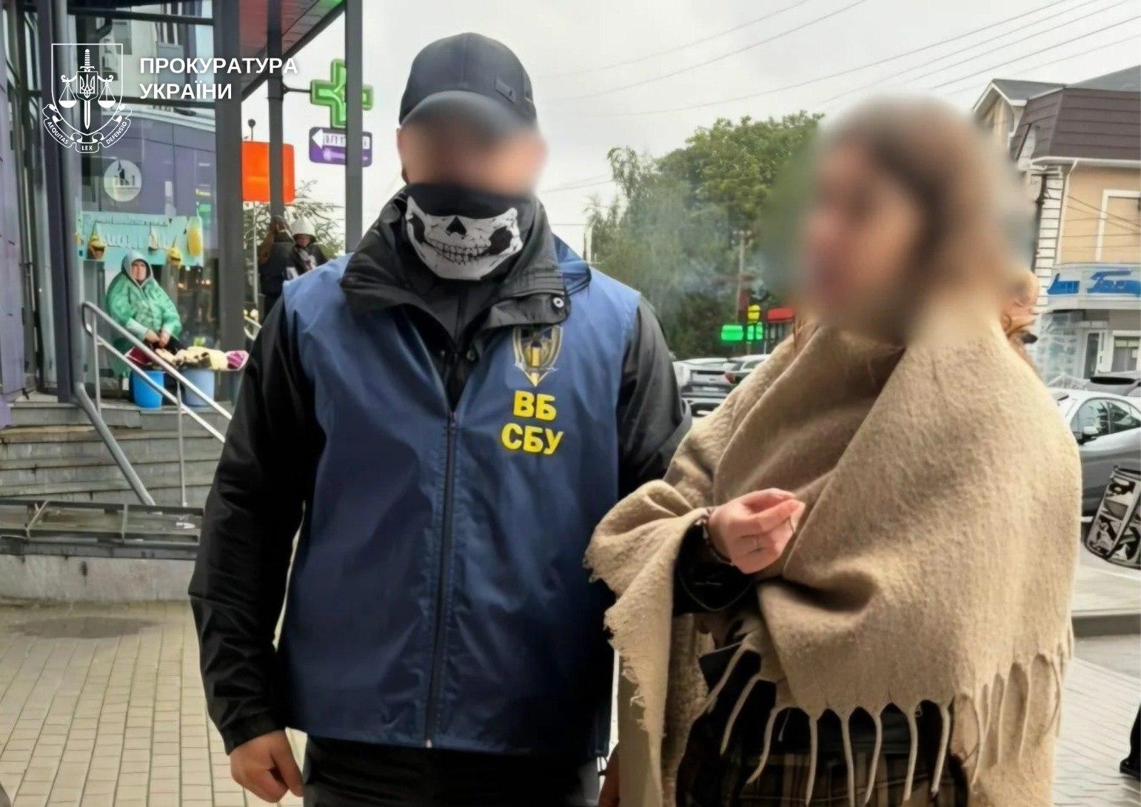 У Києві адвокатка хотіла $14,5 тисяч за зняття з розшуку ТЦК та фіктивне бронювання