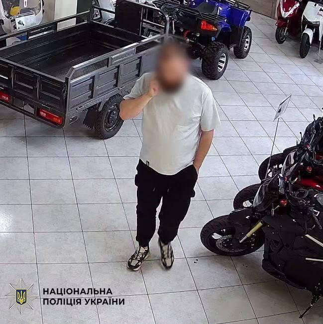 Киянин придбав електромолоцикл за 100 тис. грн за підробленою квитанцією