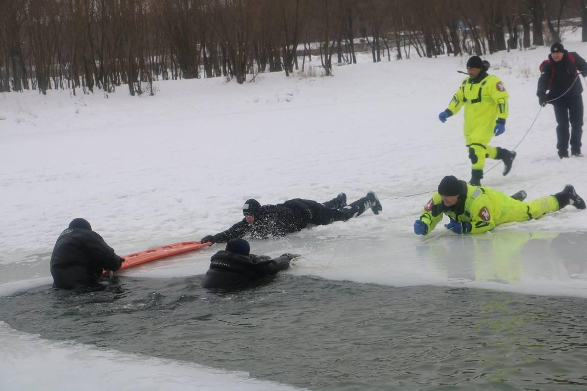 Провалился под лед