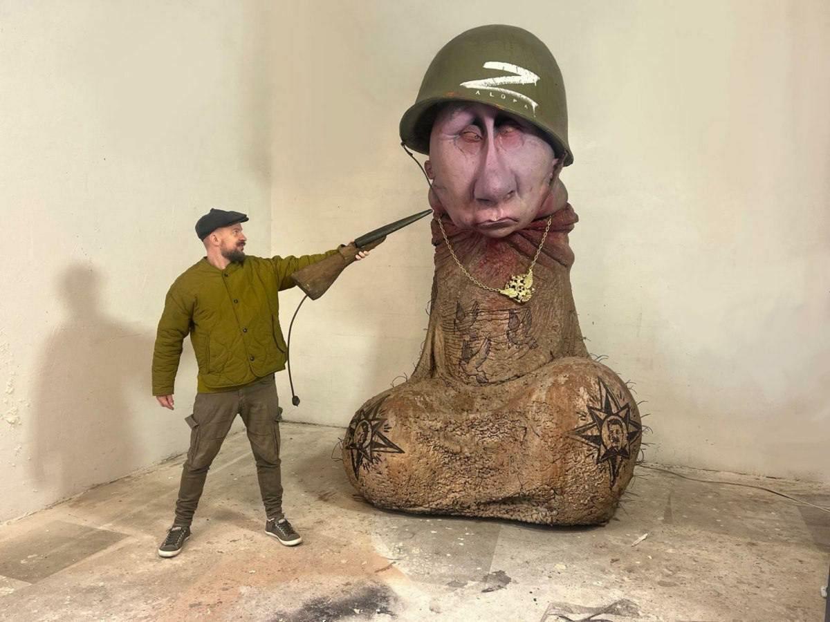 провокаційну скульптуру «Чуйло», яка символічно зображує президента Росії Володимира Путіна