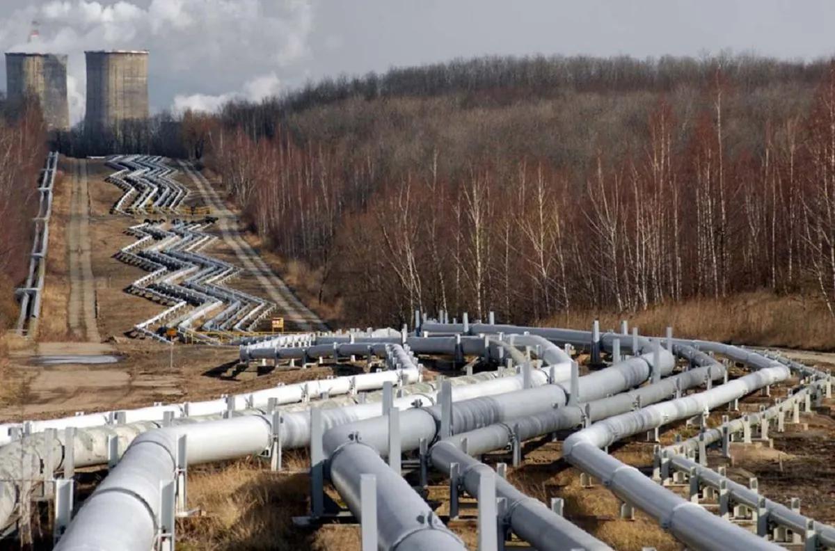 Нафтопровід