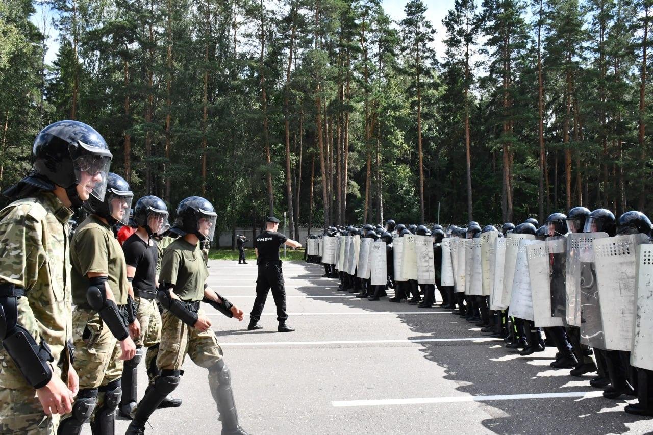 Силовики в Білорусі вчились розганяти акції протесту в містах