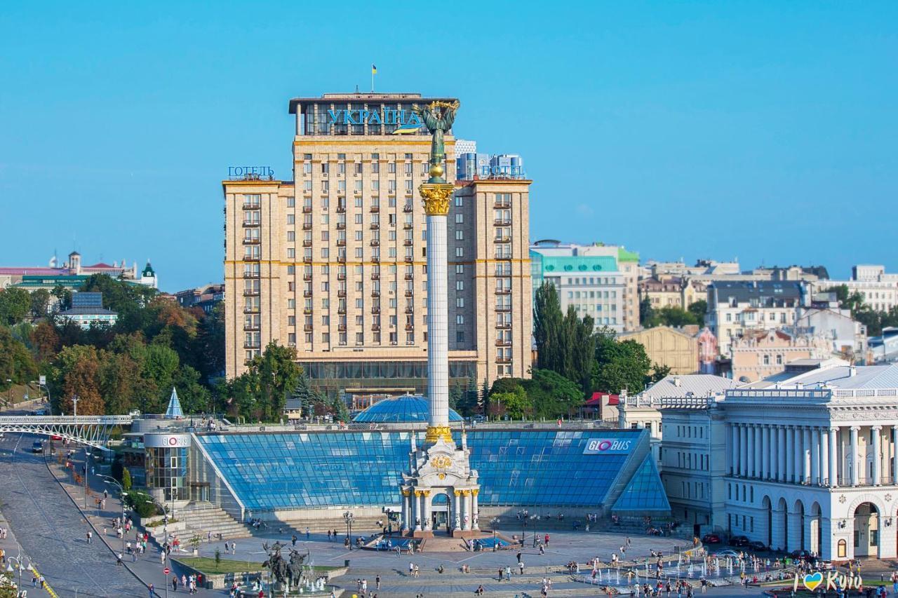 «Міцні каштани»: у готелі «Україна» створили десерт на честь киян